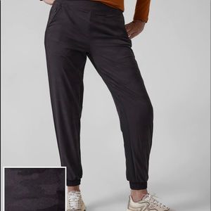 Athleta Brooklyn camo joggers